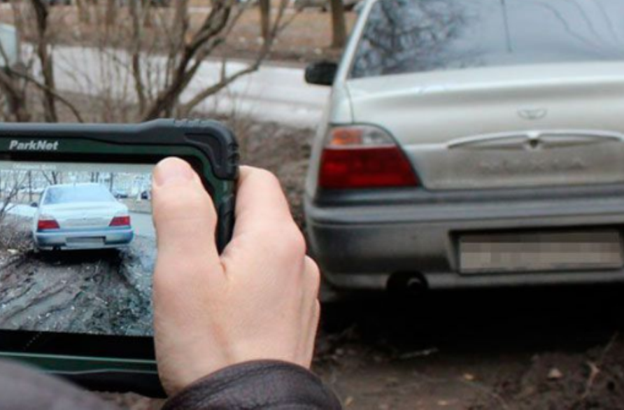 За парковку на газонах в Костроме предлагают штрафовать без предупреждений