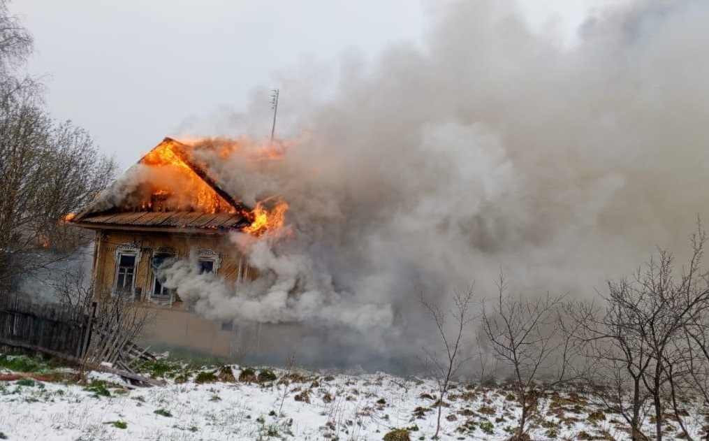 В костромском поселке мужчина сгорел в собственном доме