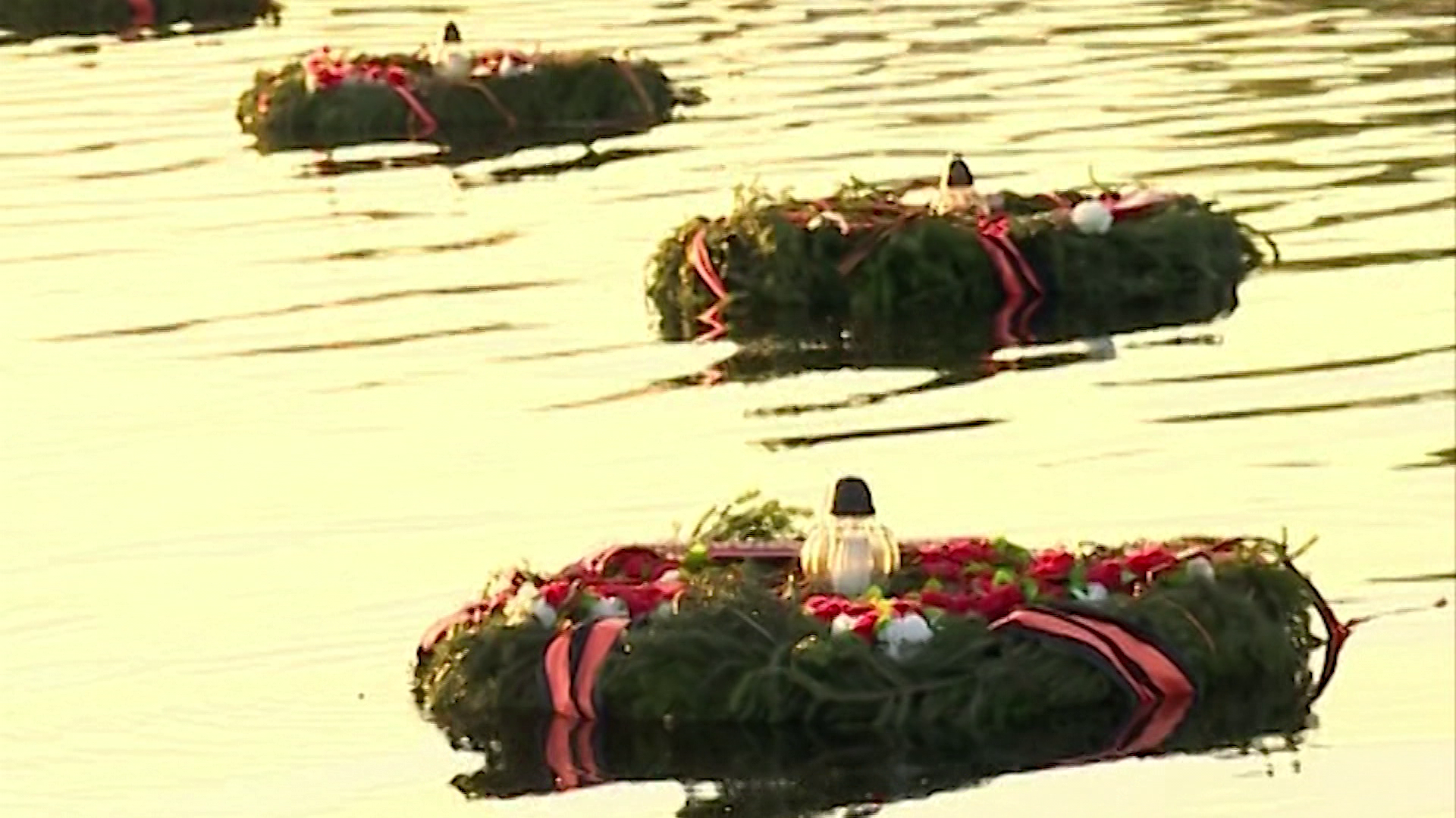 Сегодня в Костроме на волжскую воду торжественно спустят Венки Победы