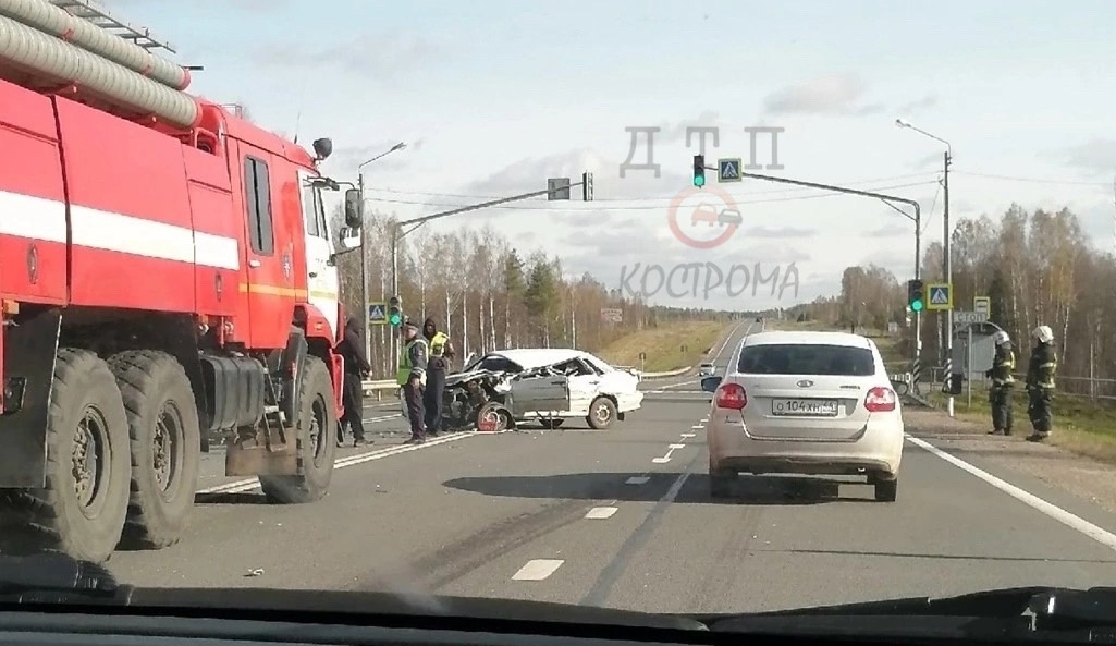 В районе вчерашнего смертельного ДТП на костромской трассе снова произошла авария