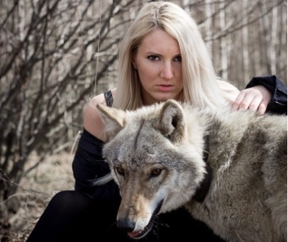 Прокуратура подала иск к хозяевам волчицы, напавшей на девочку в Костромской области