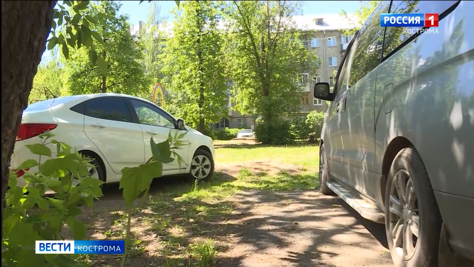 В Костроме начали активно выявлять нарушителей правил парковки у многоквартирных домов