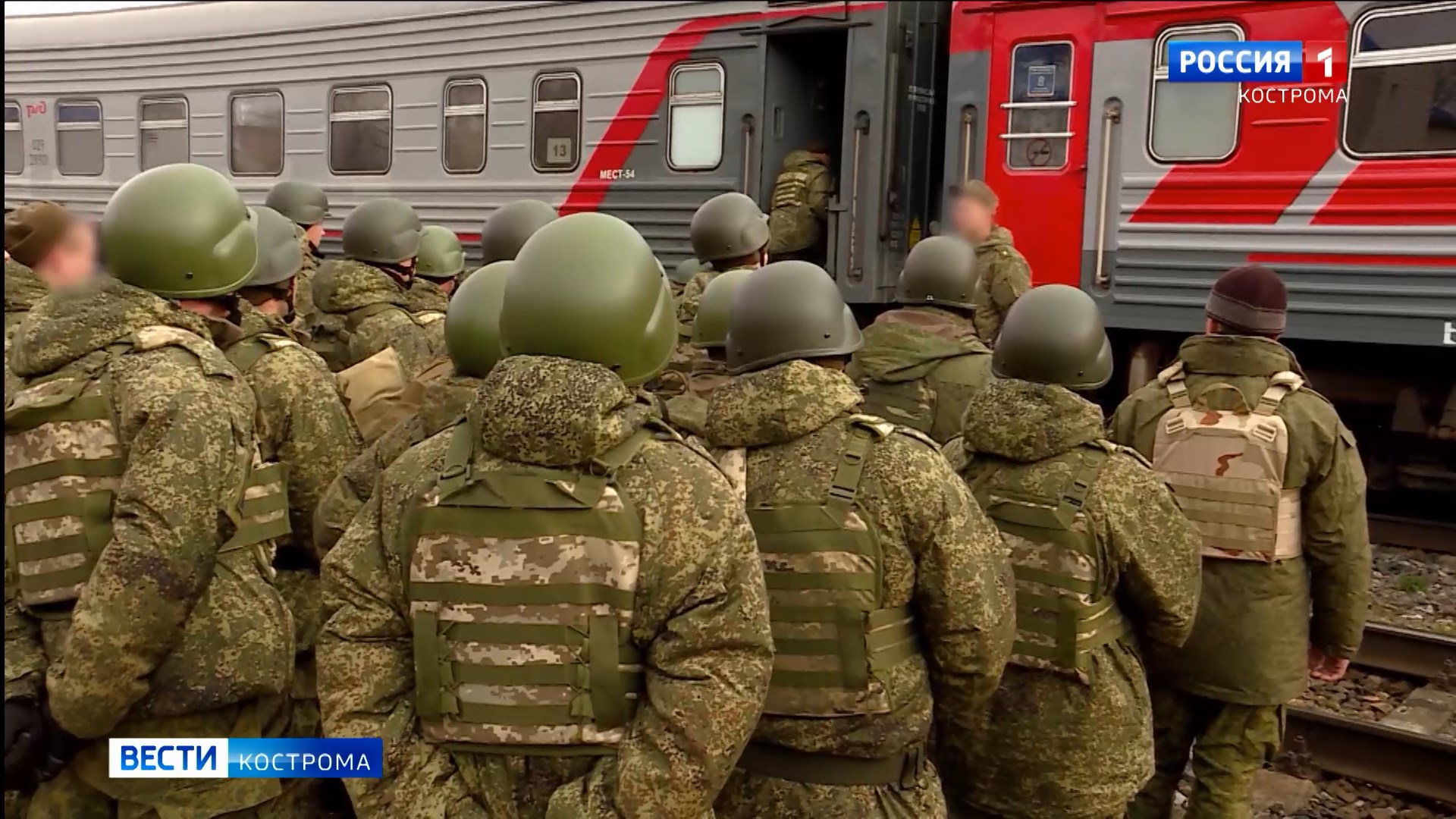 Слёзы, надежды и вера в победу: в Костроме проводили мобилизованных бойцов в зону СВО