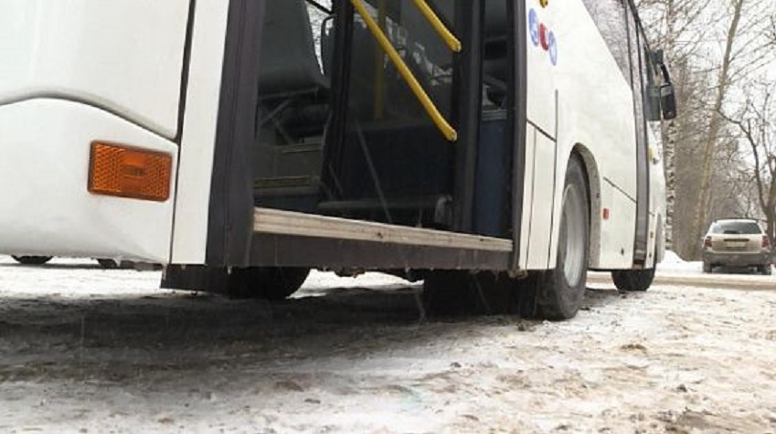 Отзывчивый водитель автобуса в Костроме весь маршрут открывал и закрывал двери вручную