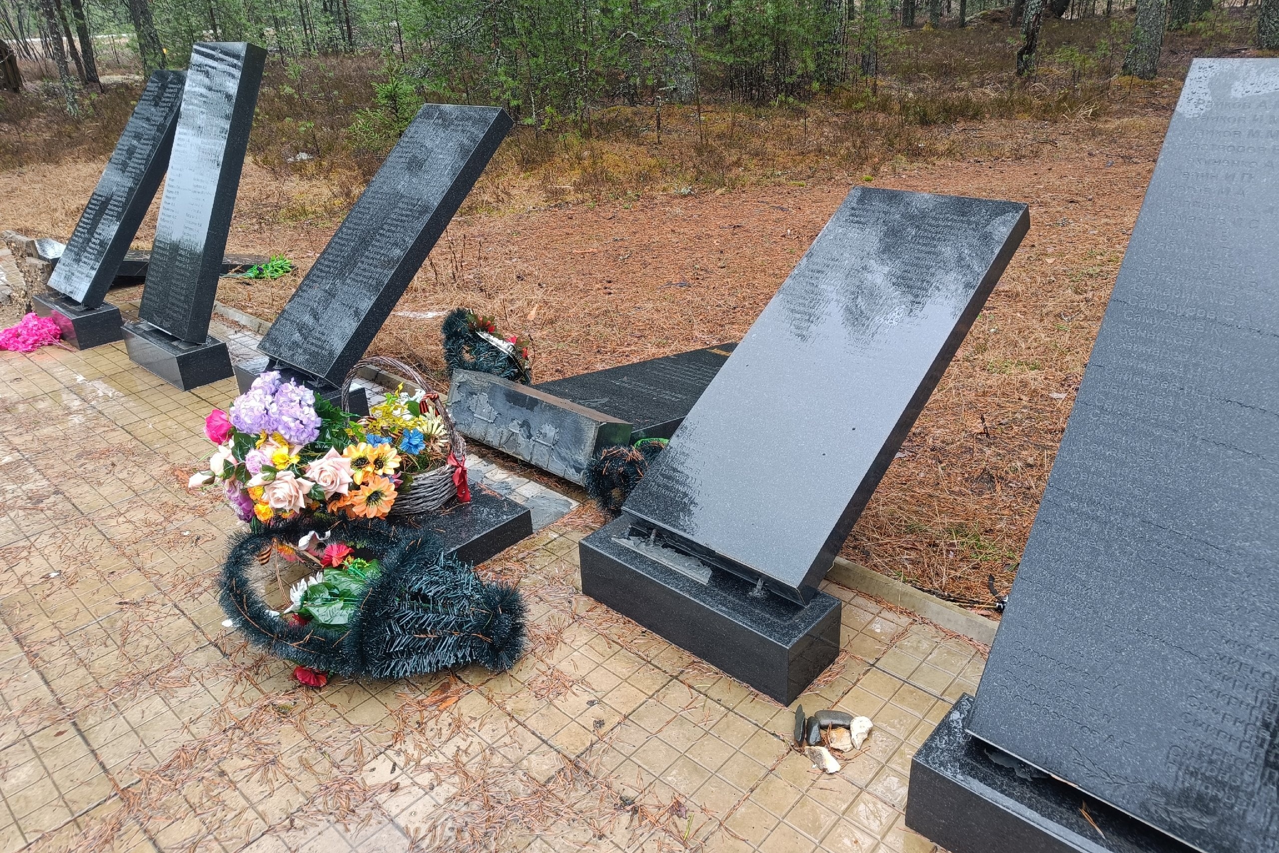 Повредивший воинский мемориал в костромском райцентре недоумок предстанет перед судом