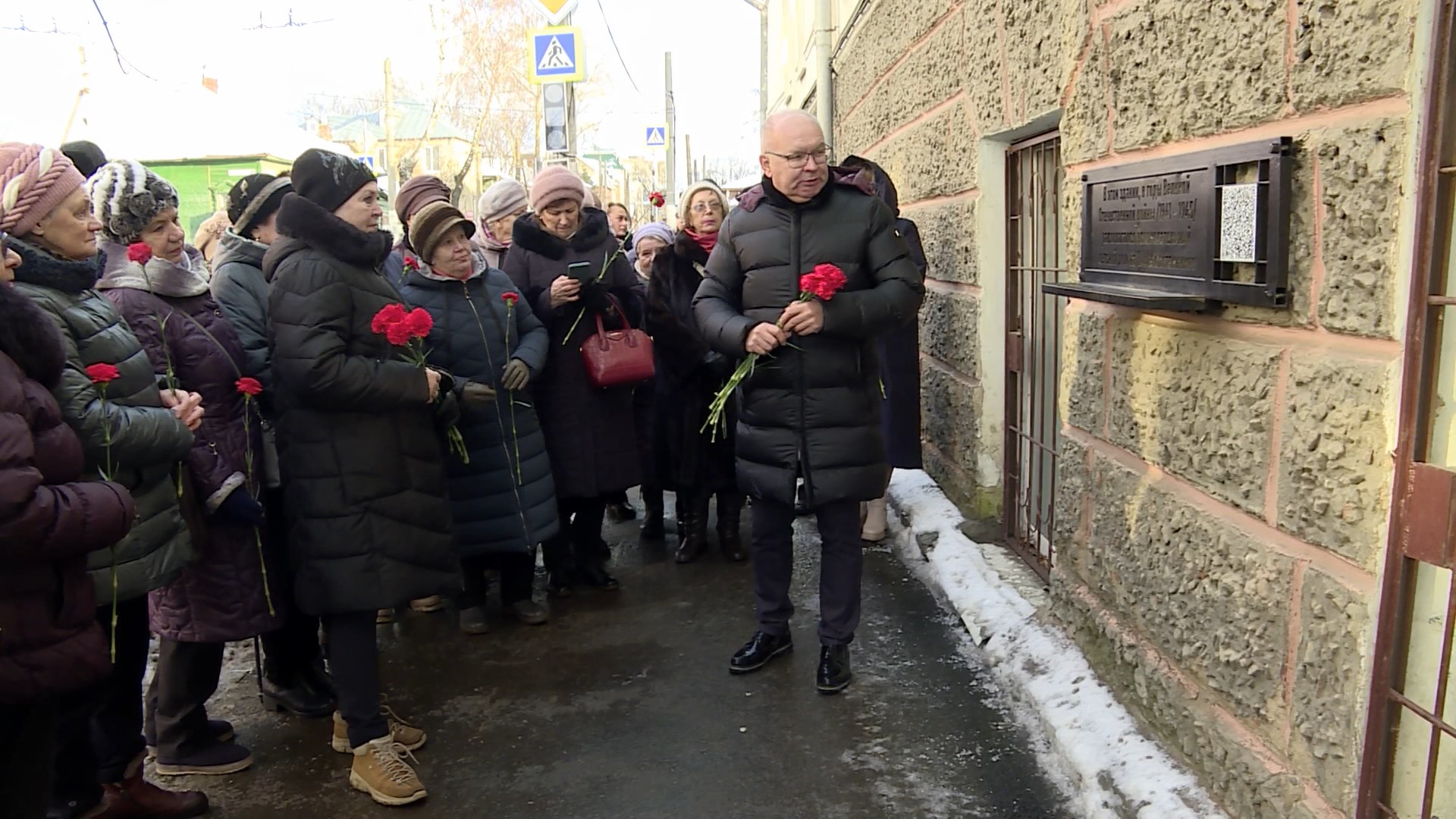 В Костроме установили два памятных знака в память о трудовом подвиге горожан