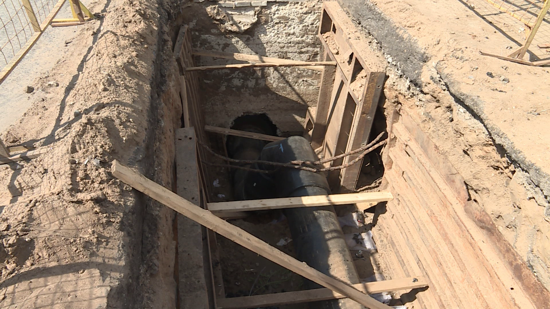 Перед ремонтом дорог в Костроме реконструируют подземные коммуникации