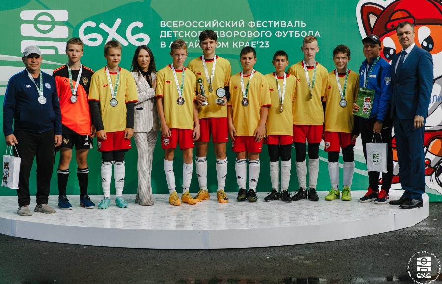Юные футболисты из Костромской области завоевали «серебро» на всероссийском турнире