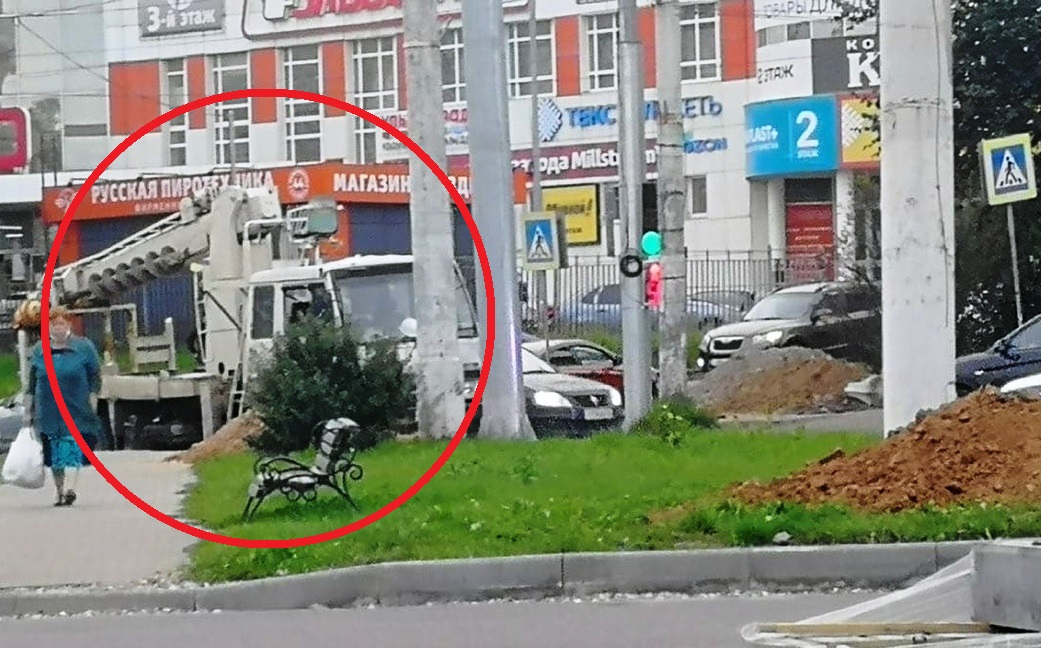 В Костроме на пешеходном переходе грузовик сбил двух подростков