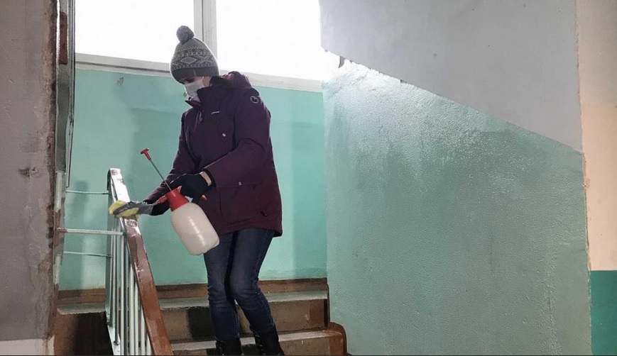Костромичам рассказали, как уборщицы борются с угрозой коронавируса в многоквартирных домах