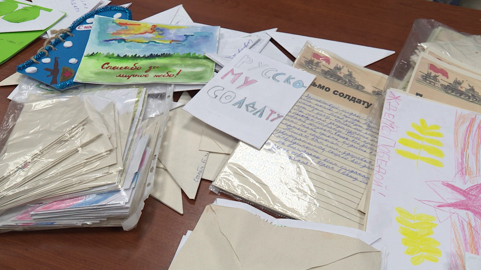 Жители Нерехты собрали тёплые посылки для земляков-участников СВО