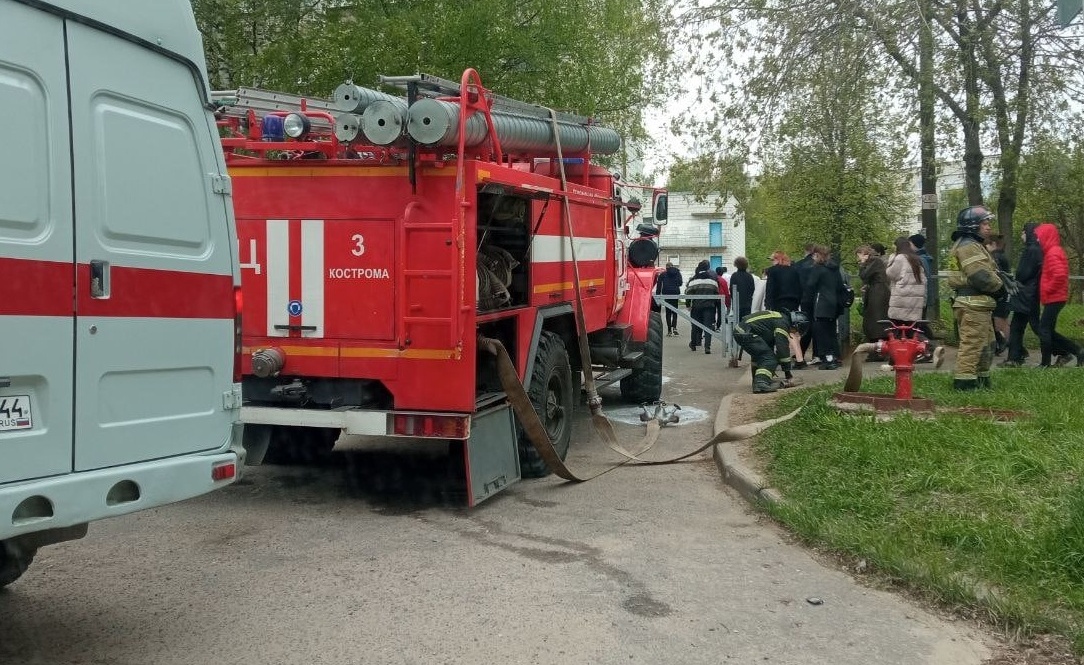 Тринадцать костромских школ эвакуировали из-за сообщений о минировании