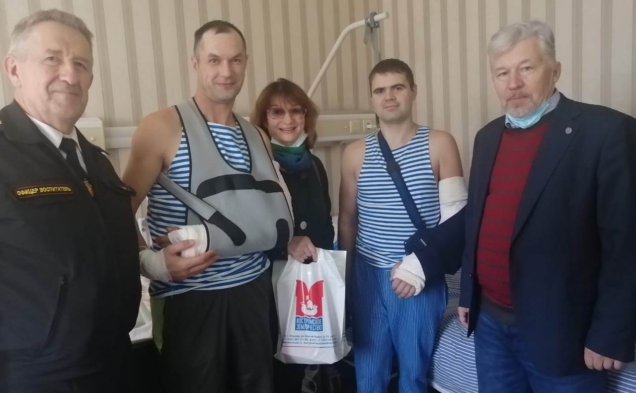 Воинов-костромичей в столичном госпитале навестили представители костромского землячества в Москве