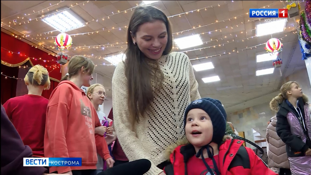 700 особенных детей в Костроме увидели «Тайны ледяного замка»