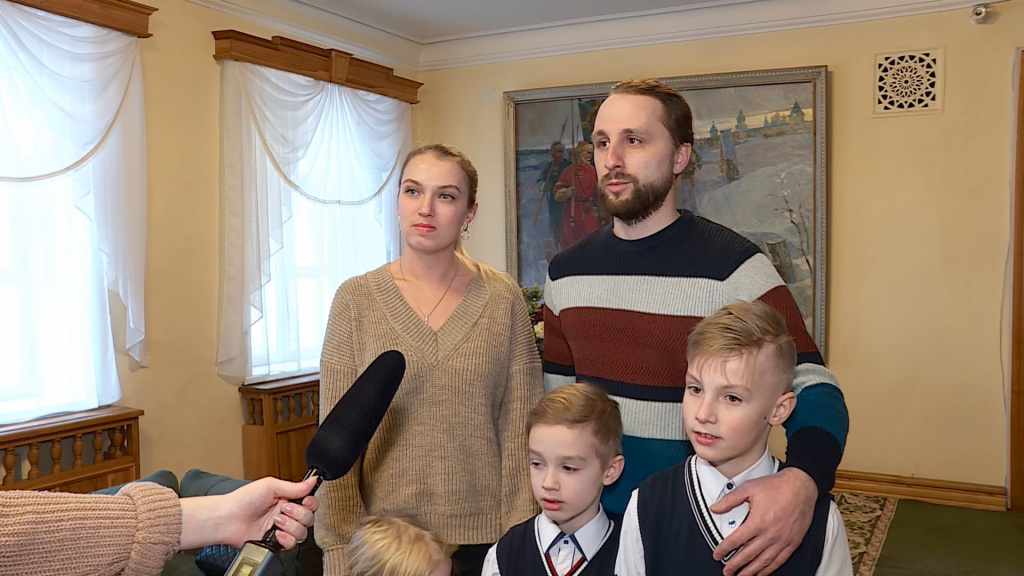 18 молодых семей из Костромы получили сертификаты на жилищную субсидию
