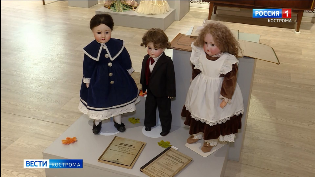 «Кукла идёт в школу»: в Костромском музее-заповеднике открылась необычная выставка
