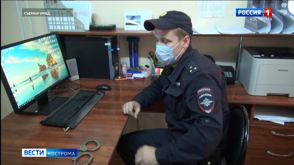 Третьеклассника из Костромы на День рождения приняли в ряды полицейских