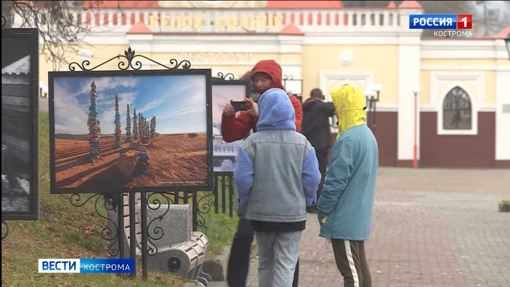 Лучшие фотокартины России выставили на костромской набережной