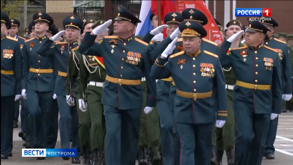Войска костромского гарнизона торжественным маршем прошли по плацу Академии РХБЗ