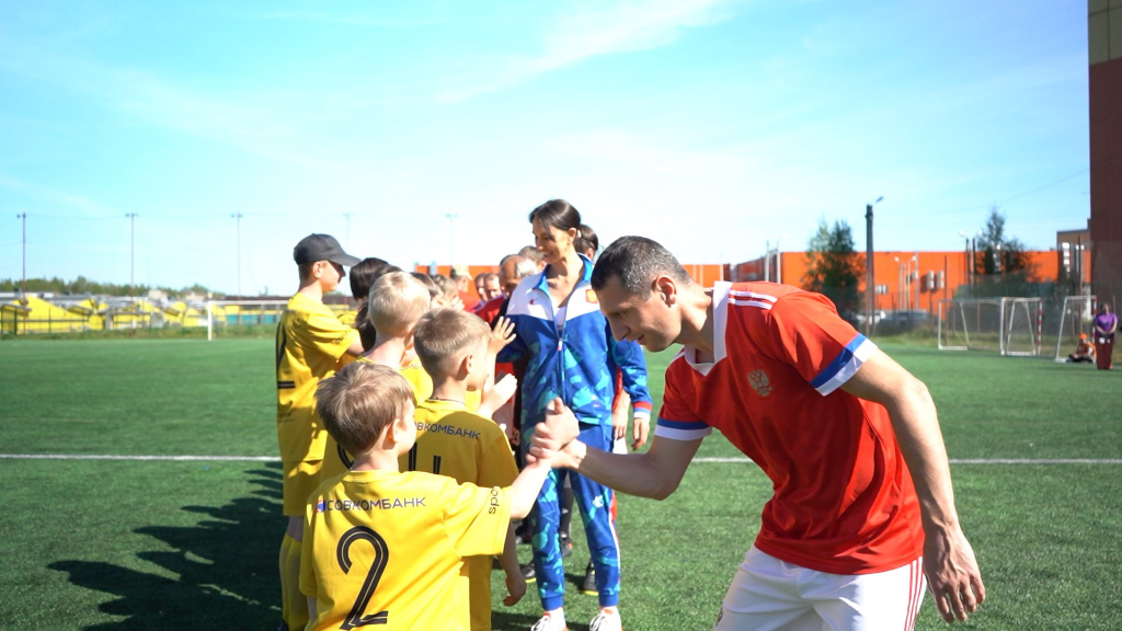 Костромские мальчишки сыграли с легендами российского футбола
