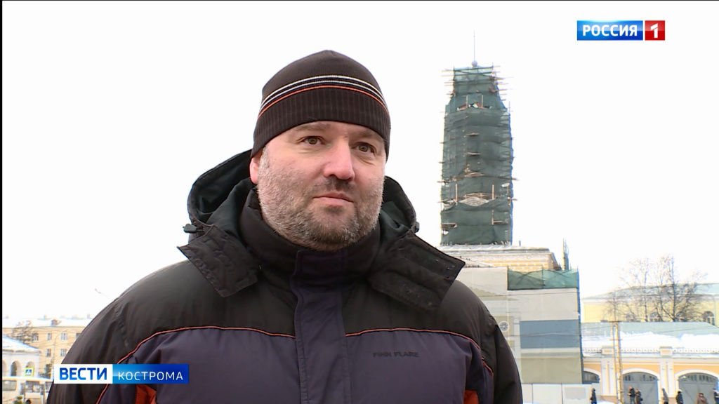 На пожарную каланчу в Костроме установили новый шпиль
