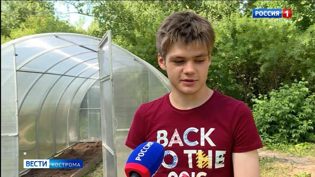 Депутат Госдумы помог костромским детям посадить их первые овощи