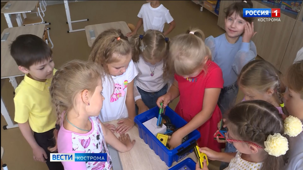 Будущим ученикам и их родителями провели экскурсию по новой школе в Костроме