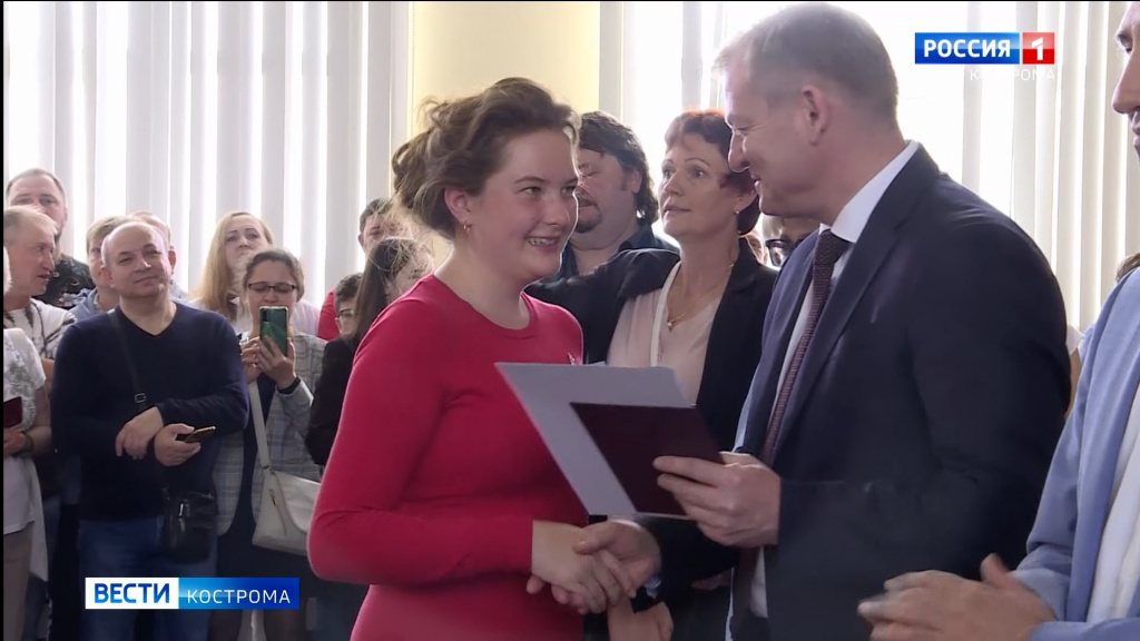Бакалаврам и магистрам Костромского государственного университета вручили дипломы