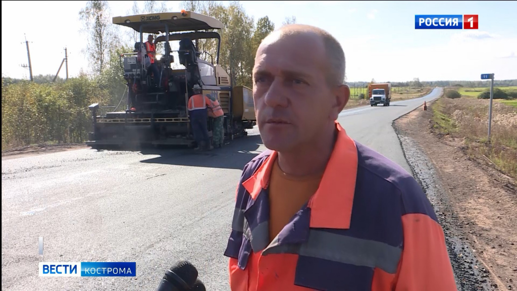 Рабочие доделывают участок дороги между Костромской и Ярославской областями