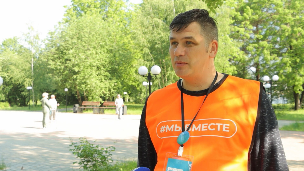 Волонтёры помогают костромским пенсионерам голосовать за объекты благоустройства