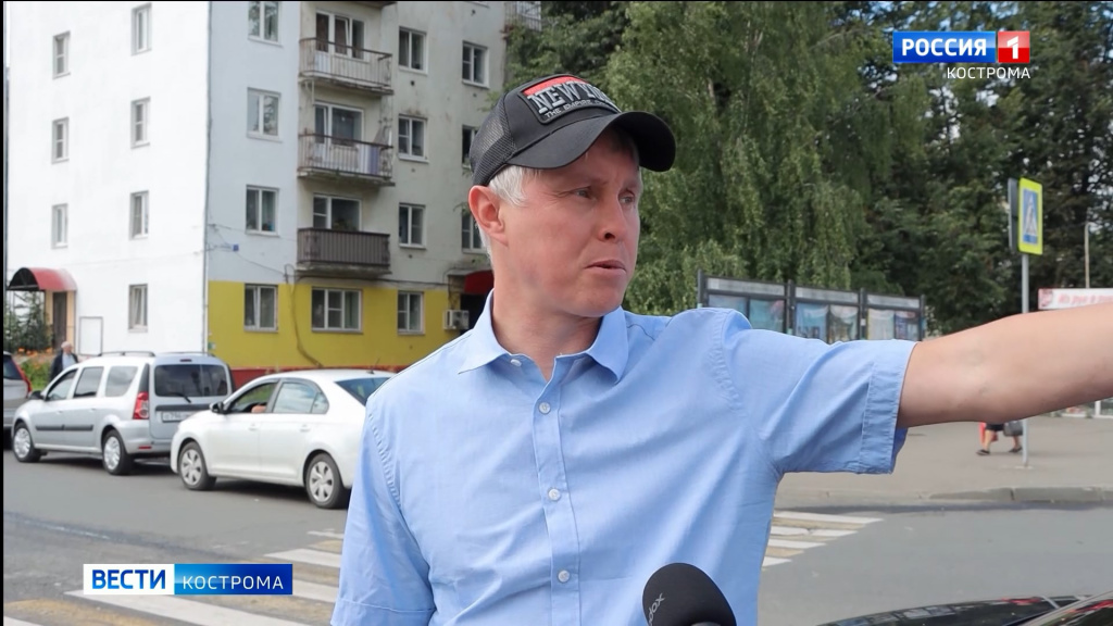 Водители в Костроме негодуют по поводу отсутствия парковки у железнодорожного вокзала