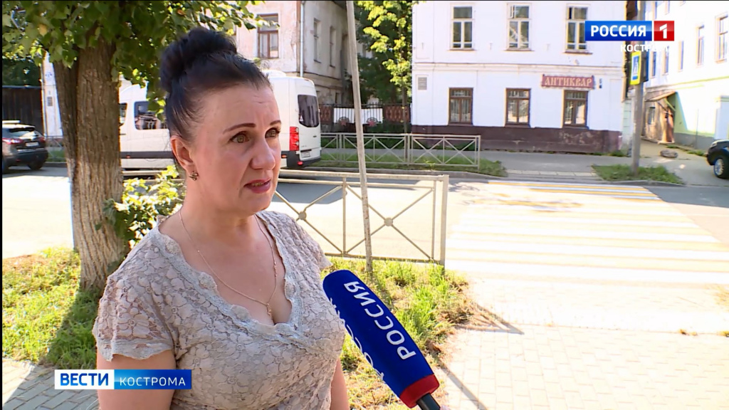 Комиссия в Костроме проводит осмотр «зебр» и знаков у школ и детсадов