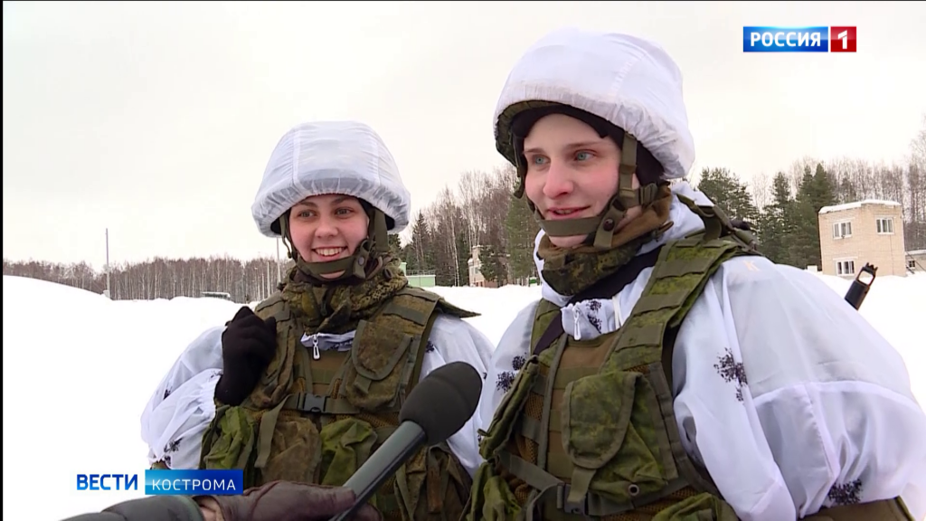 Девушки-курсанты из костромской Химакадемии показали высокие навыки боевой подготовки