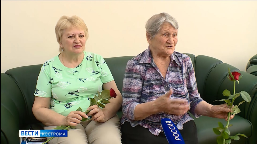 Спасённым с Украины бабушкам и дедушкам вручили в Костроме российские паспорта