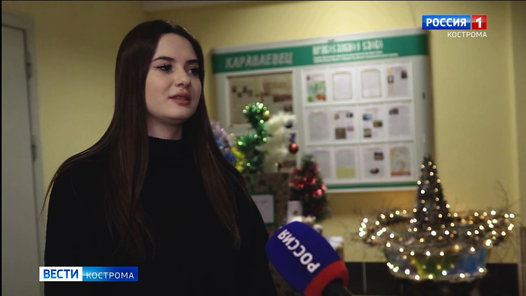 На конкурсе новогодних ёлок в Костромской сельхозакадемии победил зеленый картонный дракон