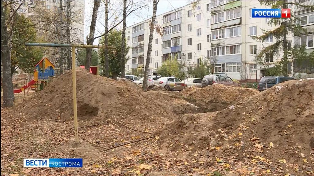 Детская площадка с риском для жизни появилась в Костроме благодаря коммунальщикам