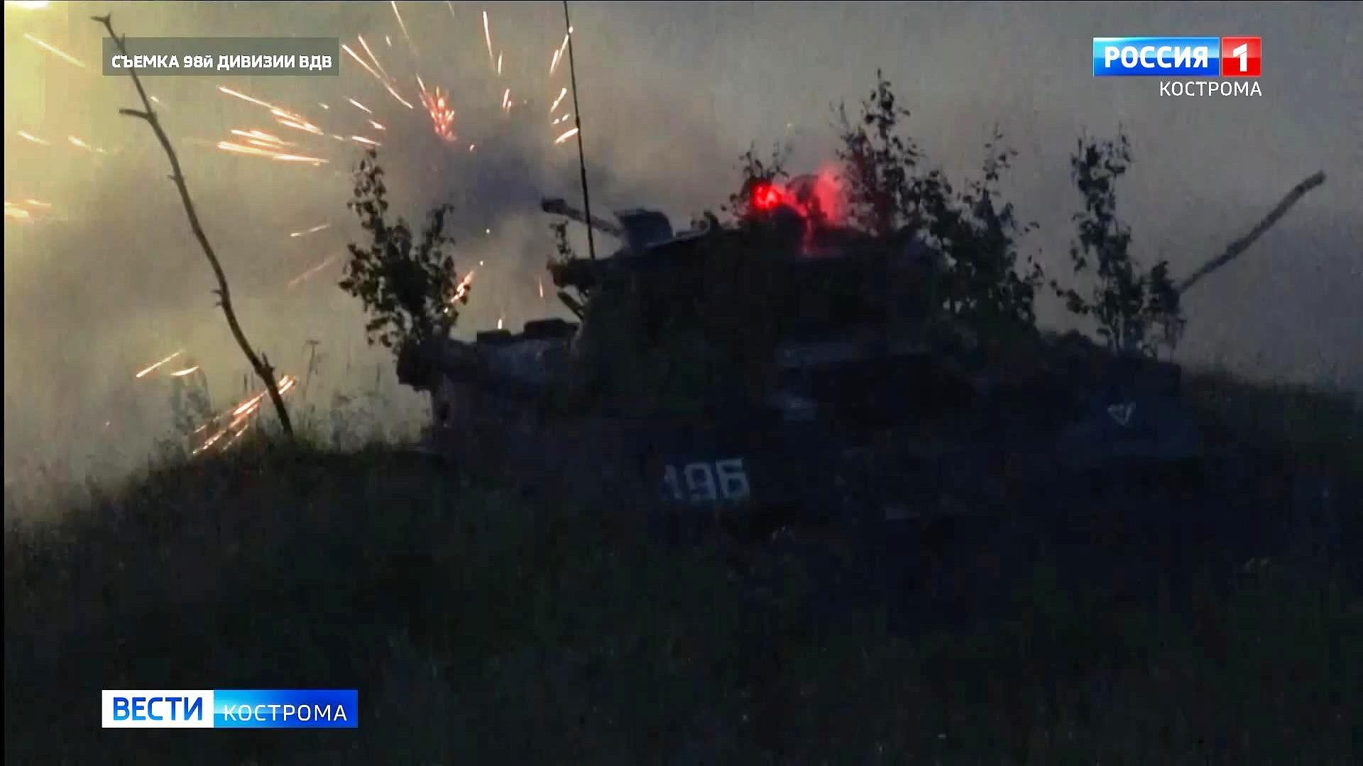 Костромские десантники ночью стреляли из БМД и автоматов 