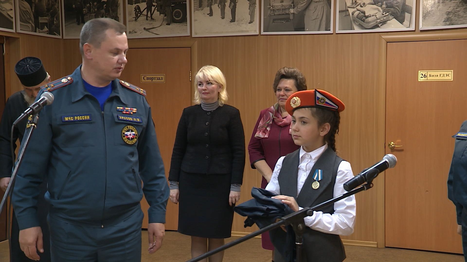 В Костромской области наградили девочку, предотвратившую трагедию в жилом доме 