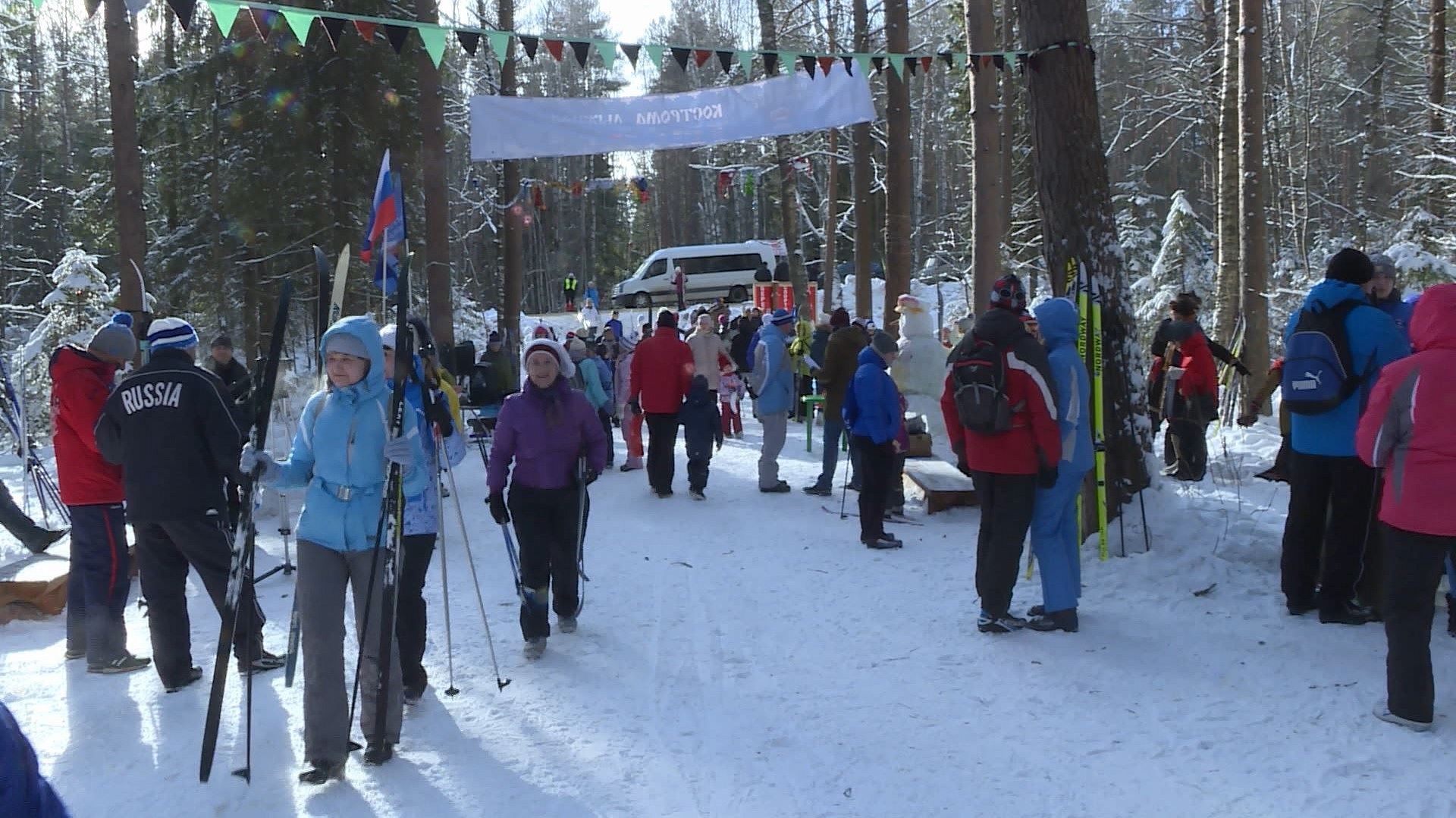 Участники конкурса «Кострома лыжная» встретили 23 февраля на лыжне у деревни Середняя