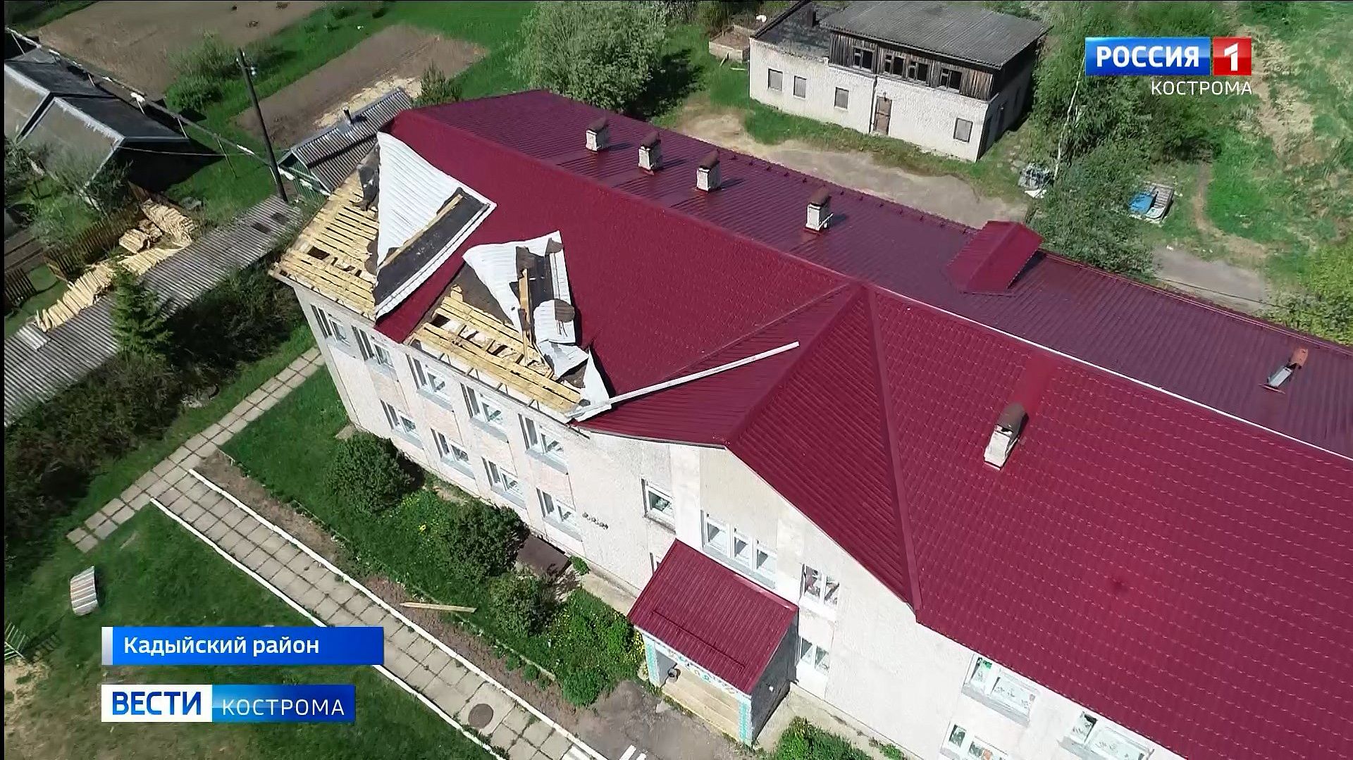 Ураган повредил более ста домов в Кадыйском районе