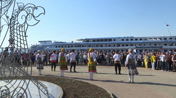 Кострома приняла первые круизные туристические теплоходы