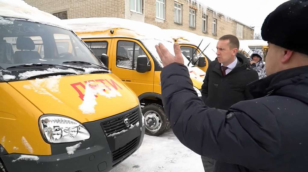 Школы из восемнадцати районов Костромской области получили новые автобусы
