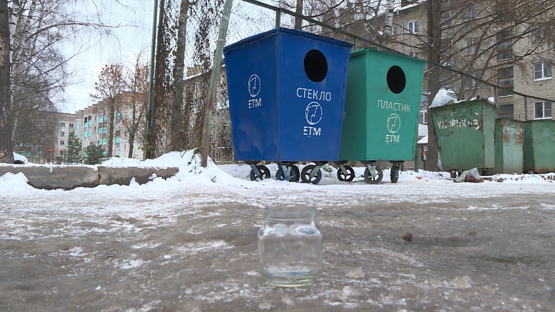 В Костроме начали устанавливать баки для раздельного сбора мусора