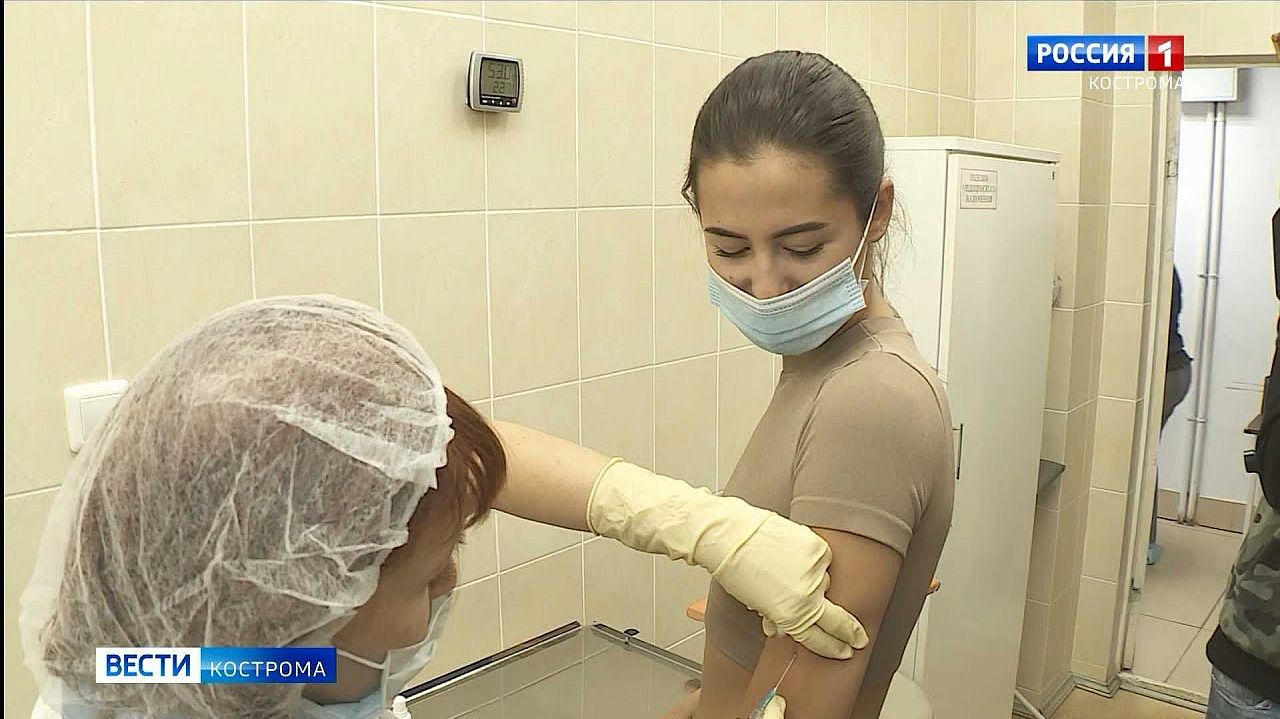 Медики бесплатно привьют от гриппа 380 тысяч жителей Костромской области