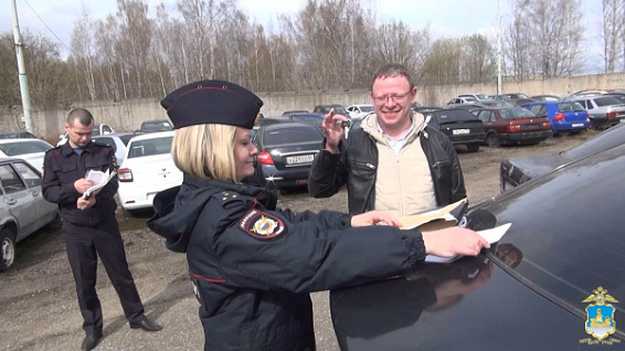 Костромские полицейские вернули жителю Петербурга угнанный 10 лет назад автомобиль