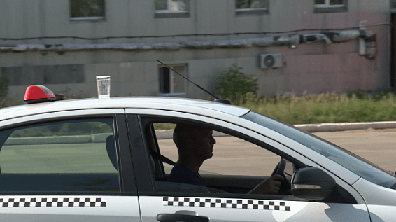 Лучшего таксиста Костромы определили с помощью гранёного стакана