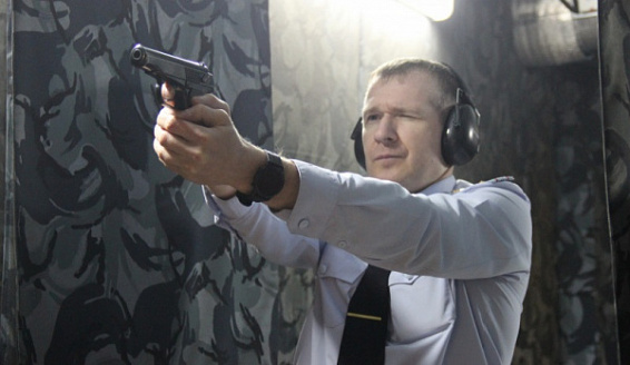Костромские полицейские показали свою меткость при стрельбе из пистолета