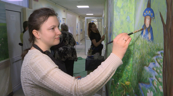 Три костромские художницы расписали стены отделения онкологии в детской больнице