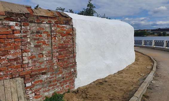 Ремонт стены у Ипатьевского монастыря заинтересовал костромских инспекторов