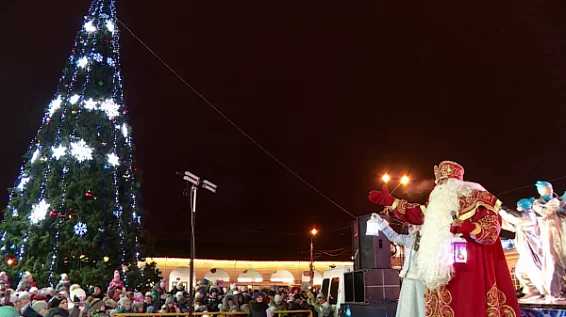 Дед Мороз зажжёт огни на главной ёлке Костромы